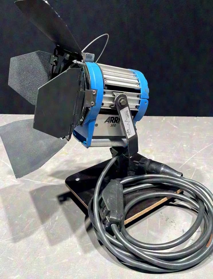 ARRI 300 silver / blue