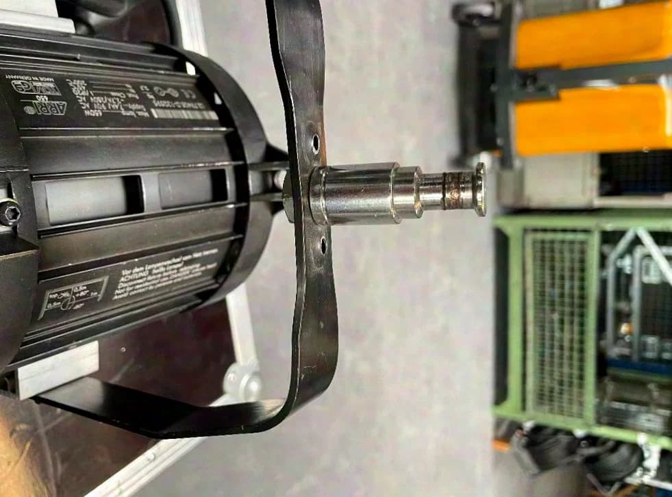 ARRI 650W Fresnel spotlight in black