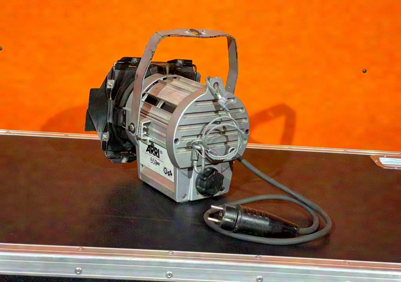 ARRI 650 PLUS - silver Fresnel spotlight