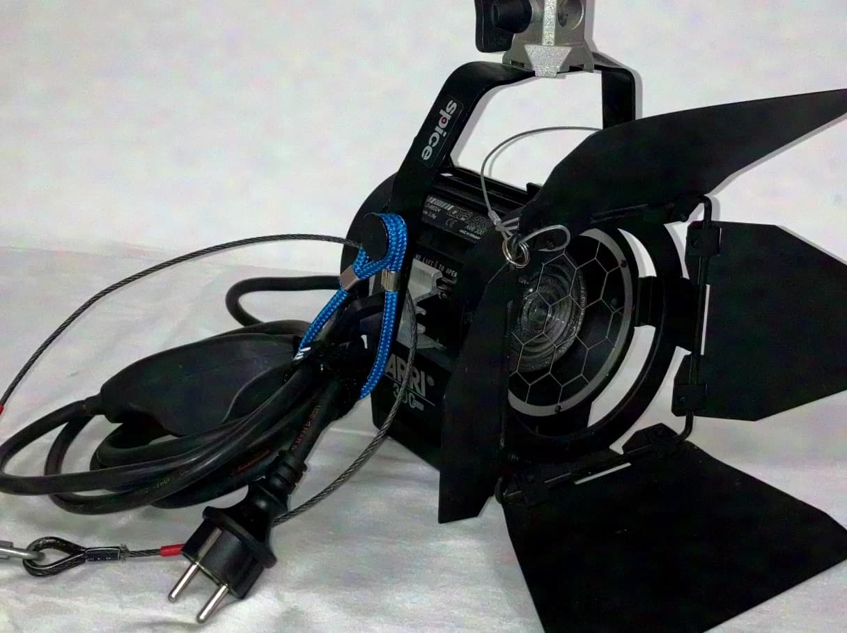 ARRI Junior 300 Plus / black / Fresnel lens