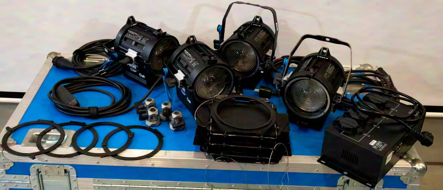 ARRI Junior 650 Plus black (4-piece set incl. barn doors and 4CH dimmer)