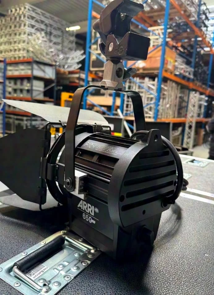 ARRI 650 Fresnel spotlight black - Like new