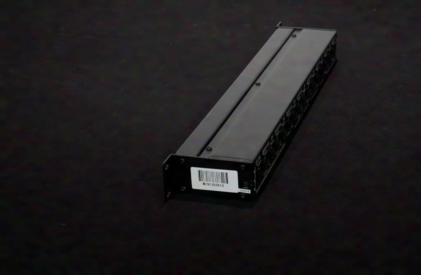 ART S8 8-Channel Microphone Splitter, 19"