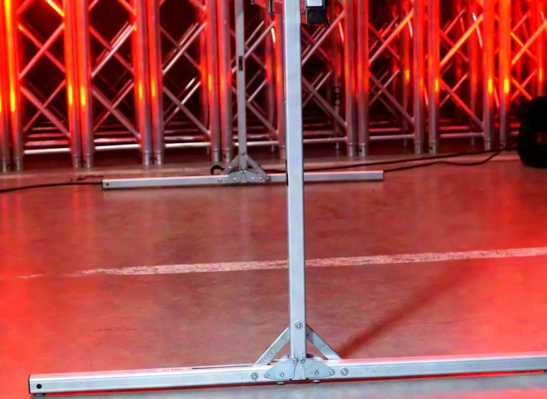 AV Stumpfl Monoblox 32 4:3; 264cm x 203cm front & rear projection incl. frame, feet and transport case