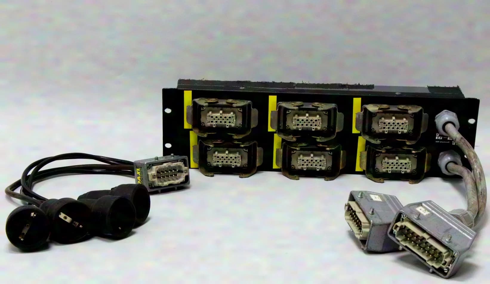 Adapter Harting 4-channel male to Schuko female + Harting distributor with 2x 6-channel