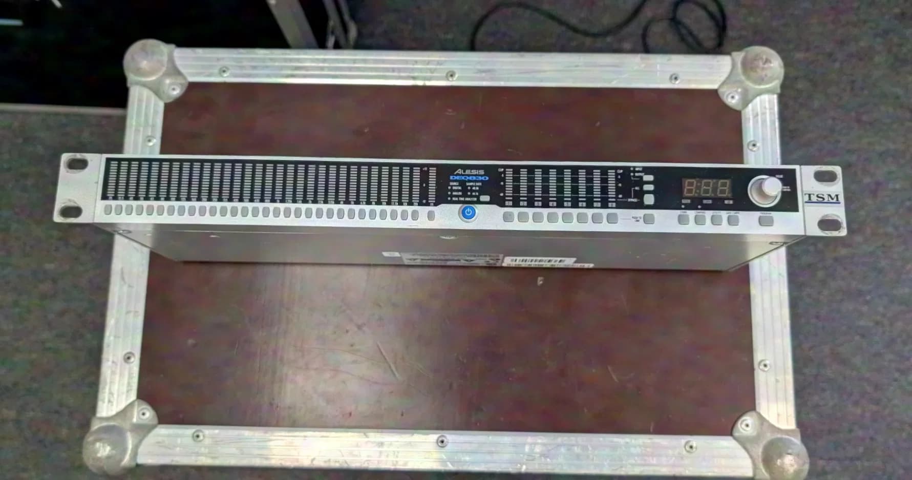 Alesis DEQ 830 – Digital 8-channel Graphic Equalizer & Analyzer (19" / 1U)