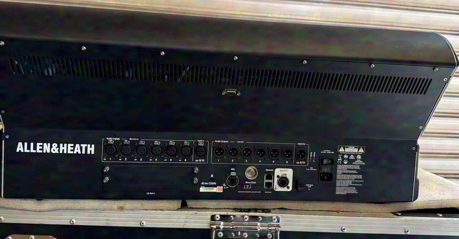 Allen&Heath Allen& Heath dLive C2500 and CDM48U