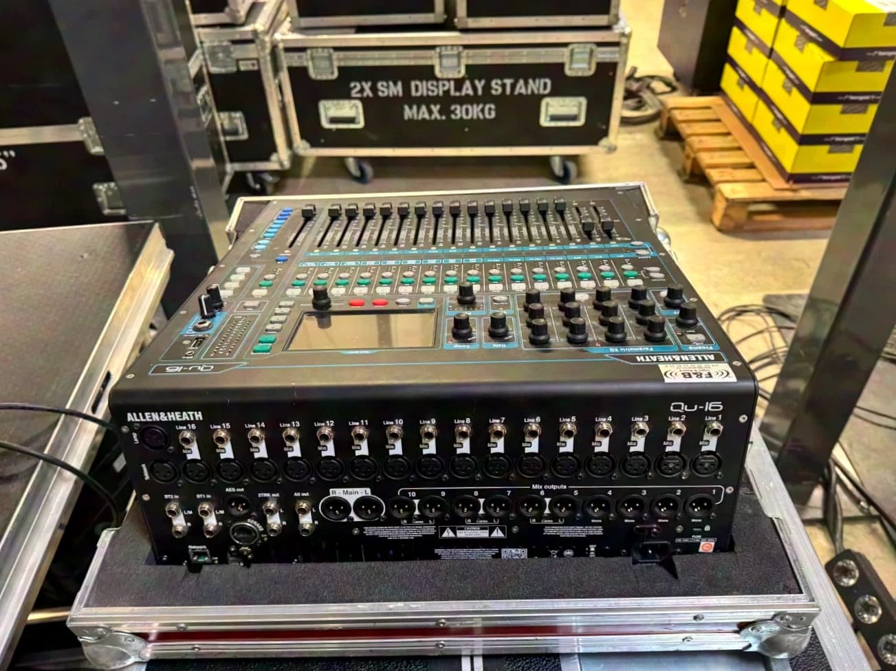 Allen&Heath | QU-16 digital mixer with case