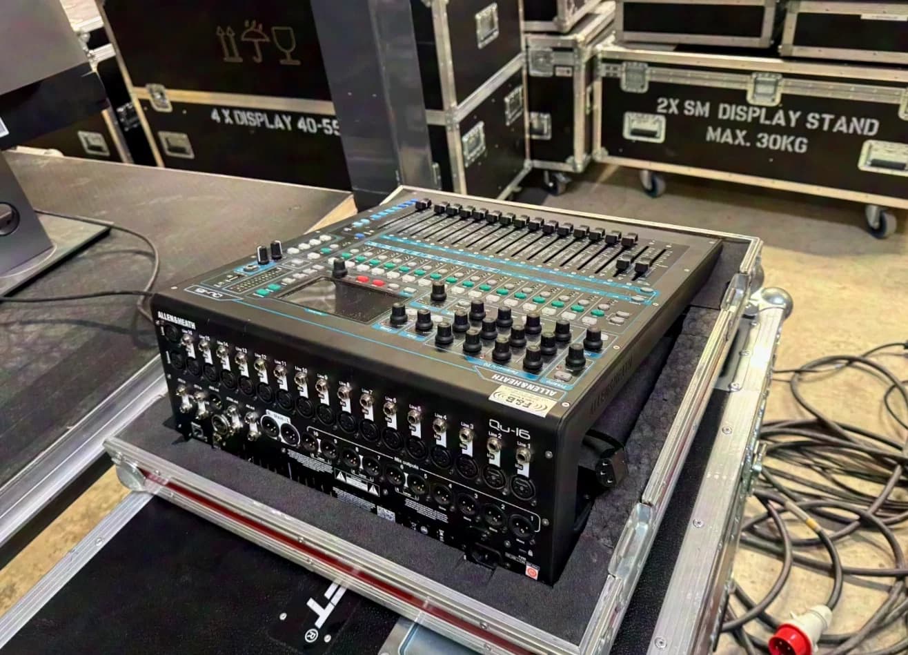 Allen&Heath | QU-16 digital mixer with case