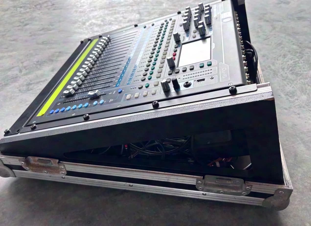 Allen & Heath QU 16 Chrome Edition incl. Flightcase