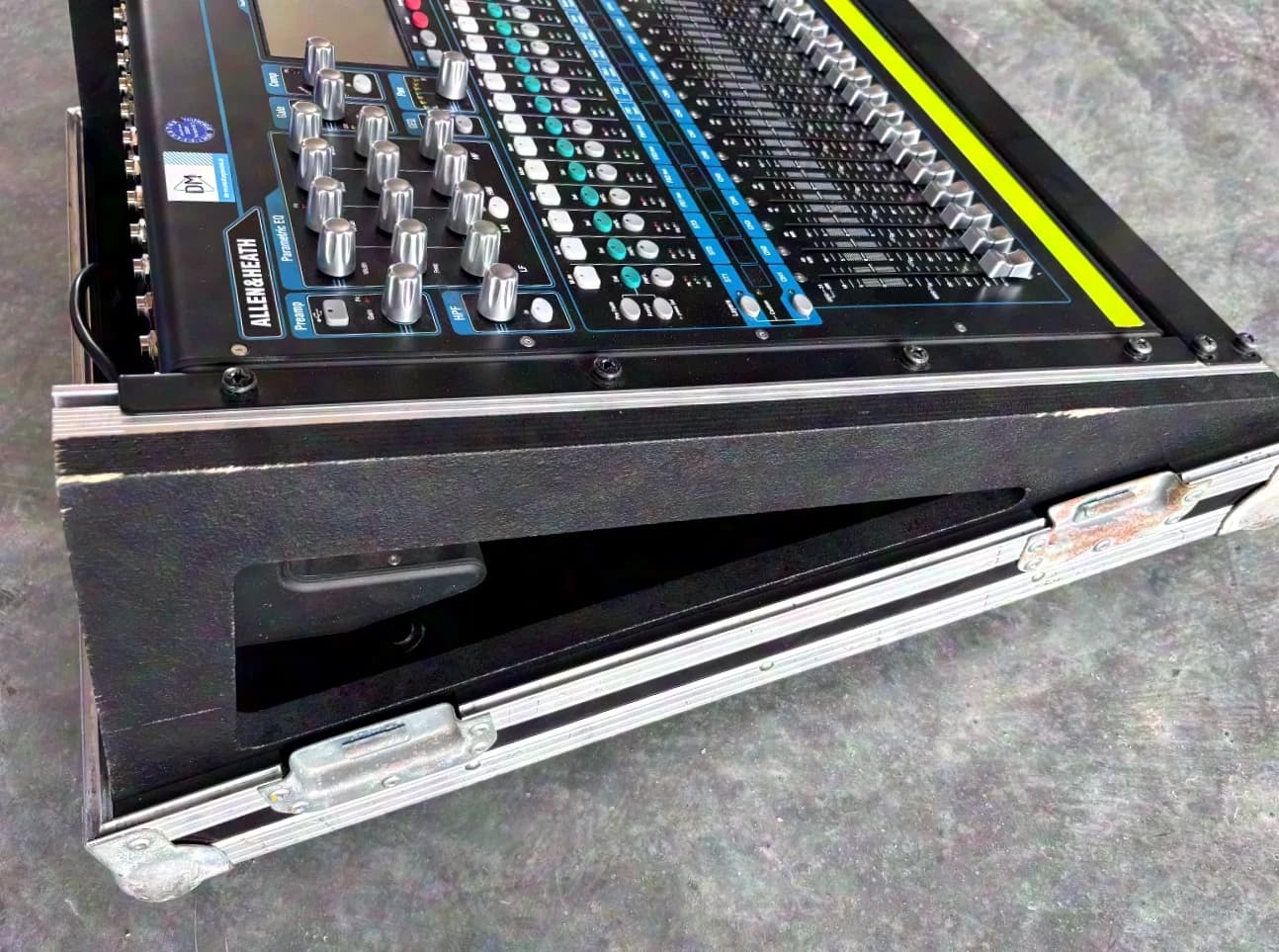 Allen & Heath QU 16 Chrome Edition incl. Flightcase