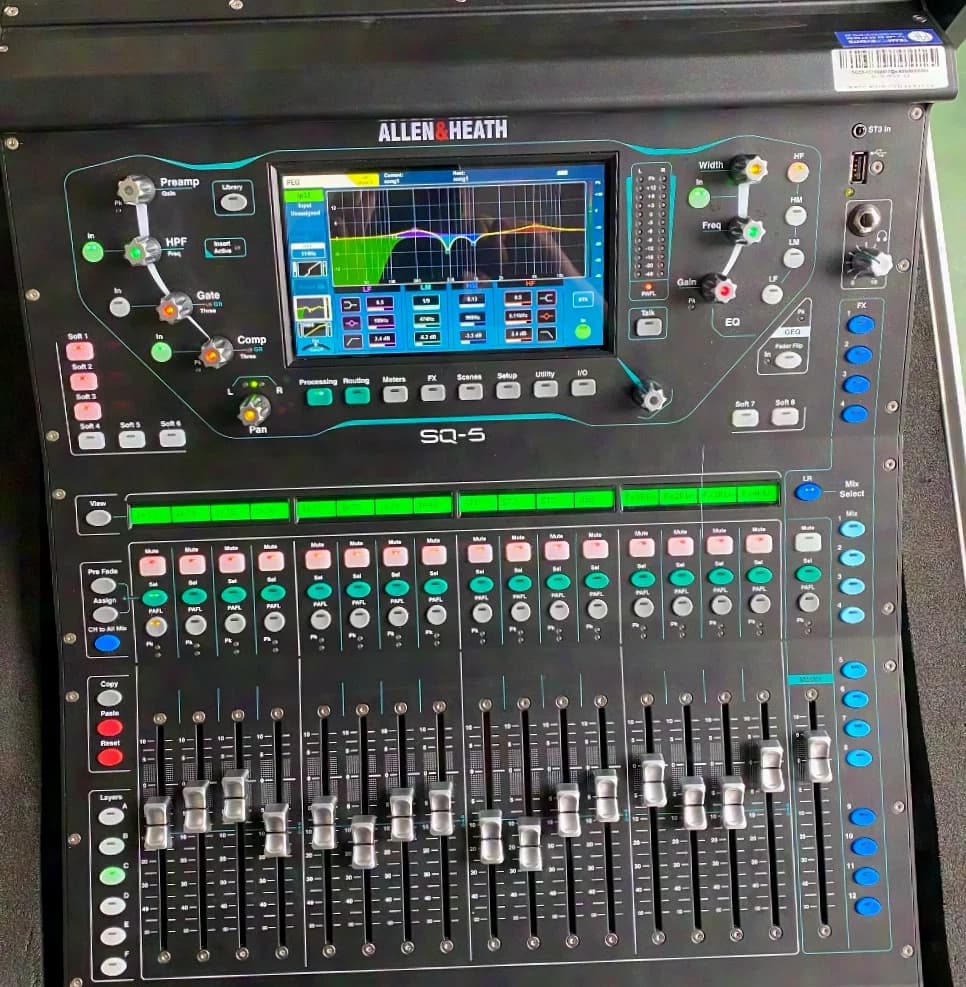 Allen & Heath SQ5 incl. Case
