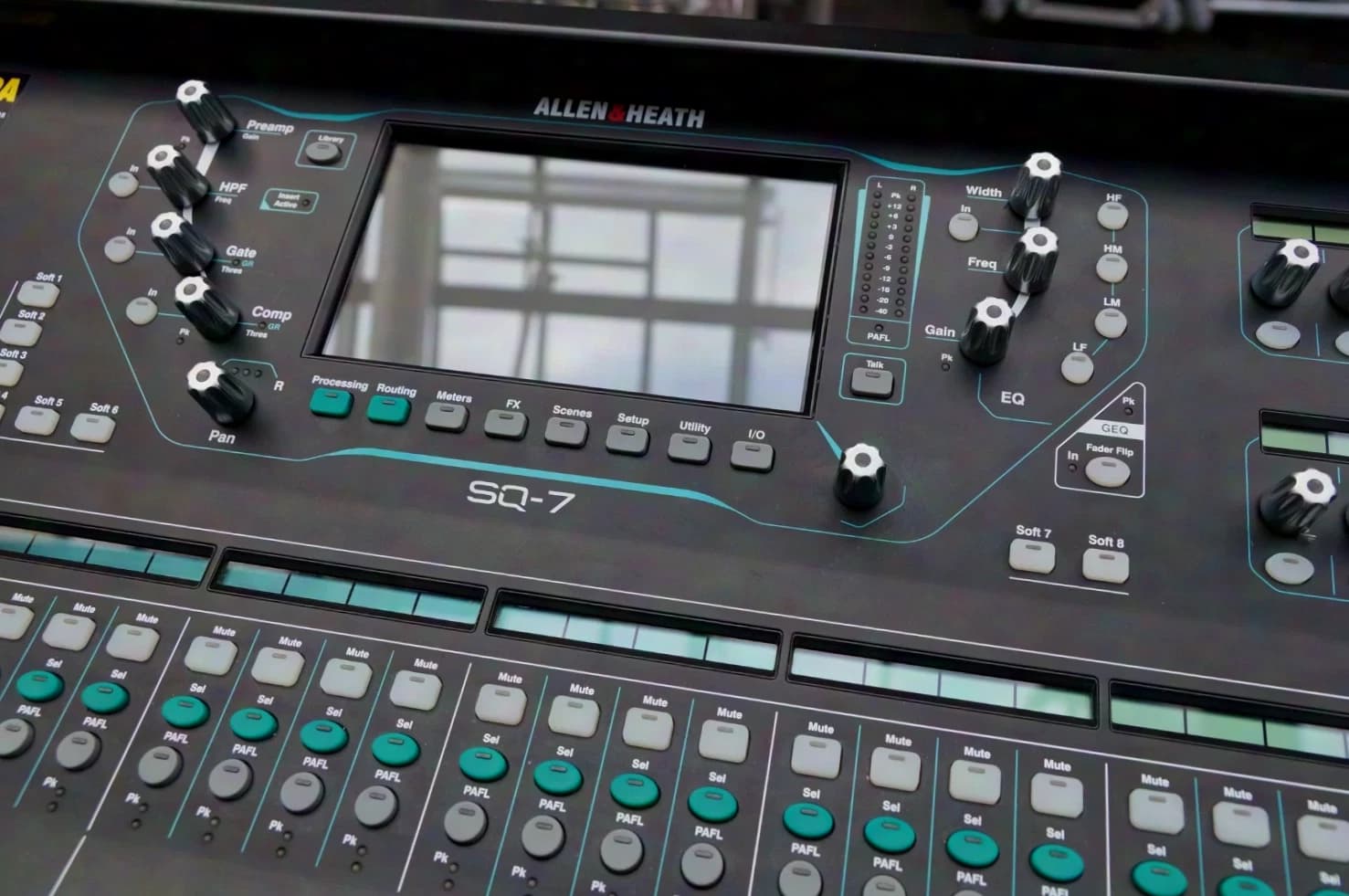 Allen & Heath SQ7 / SQ-7 digital mixing console incl. Plugins Dynamic Trio & Hypabass