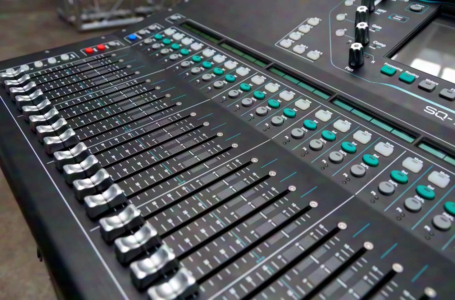 Allen & Heath SQ7 / SQ-7 digital mixing console incl. Plugins Dynamic Trio & Hypabass