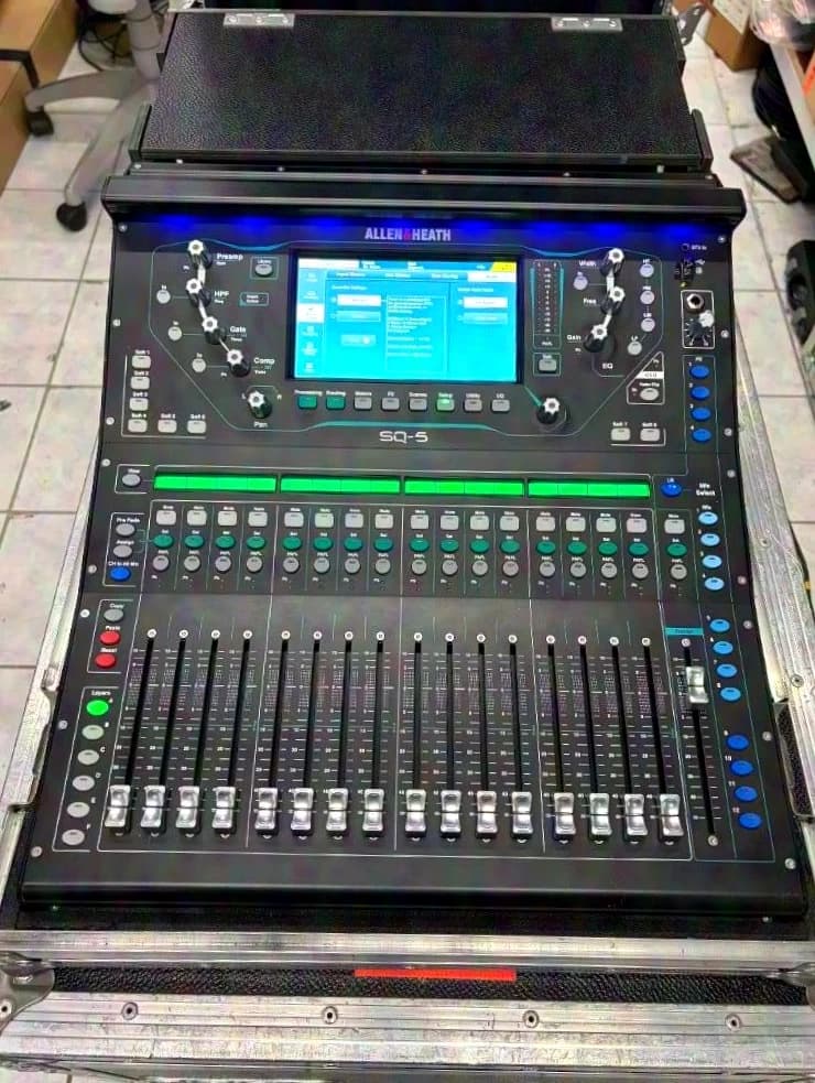 Allen & Heath SQ-5 with Amptown fligh case