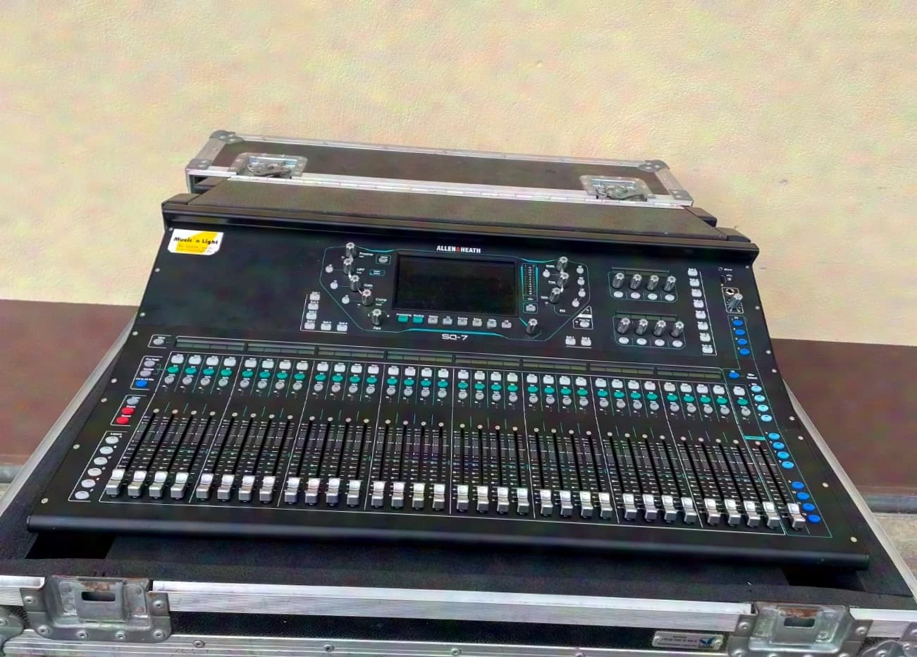 Allen&Heath SQ-7 incl. Amptown Case
