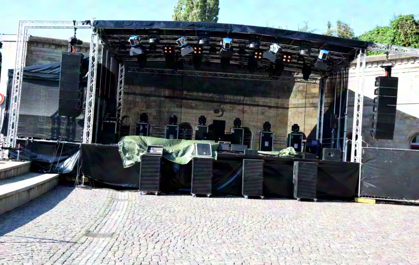 Alspaw arched-roof stage L60 incl. PA Wings