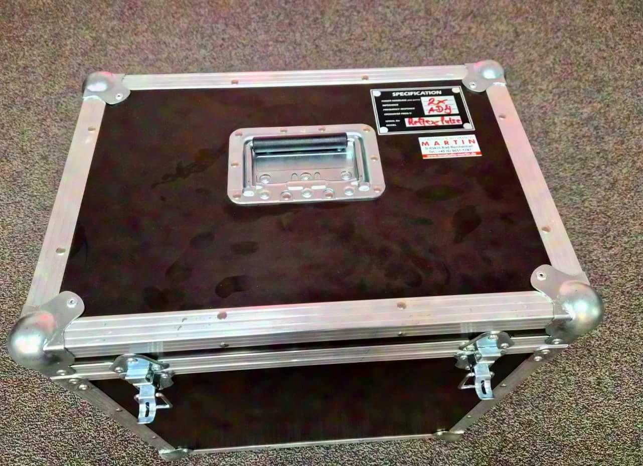 American DJ Relex Pulse, very cool Moonflower effect, standalone, 2 units in case, near-new condition.