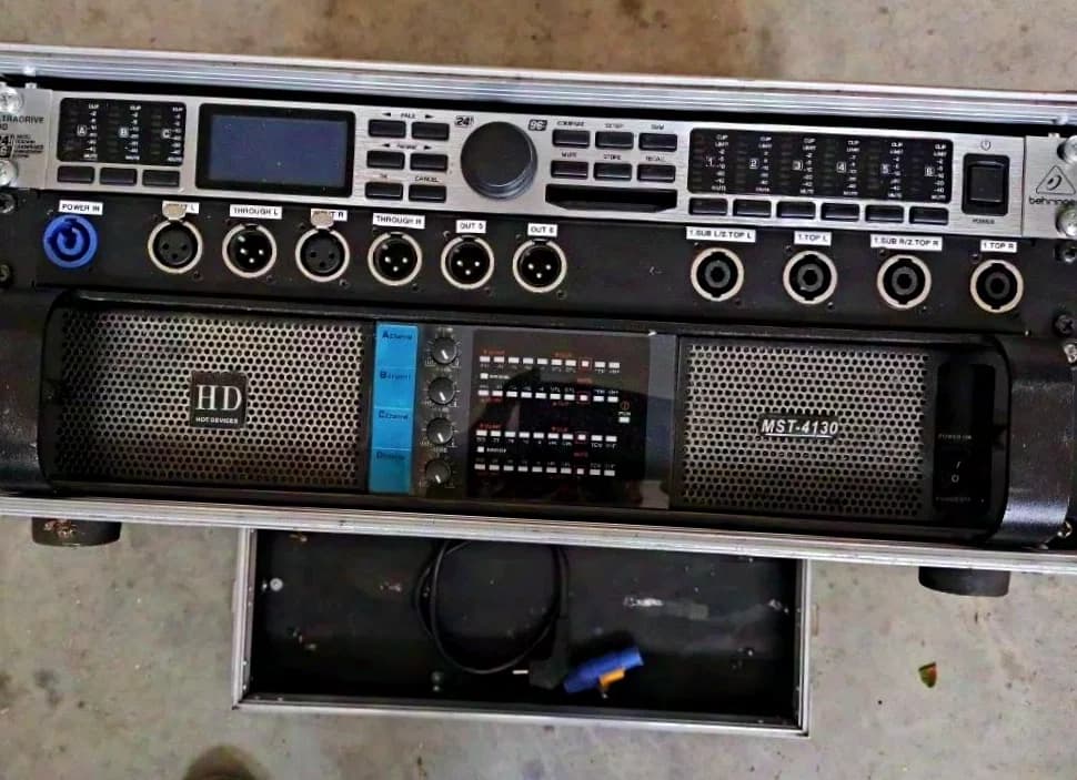 Amp rack - Mastersound MST 4130 + Behringer Ultradrive DCX2496 + Patch Lab. gruppen FP10000Q clone