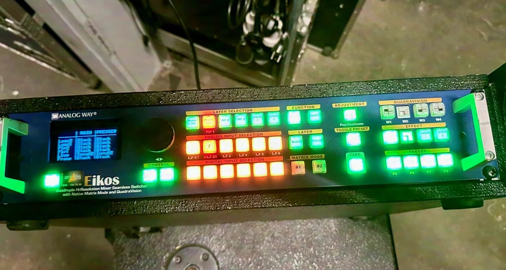 Analog Way Eikos EKS500 2K Multi-Layer 12 Input Mixer Matrix Scaler Seamless Switcher mit 4 Scalers