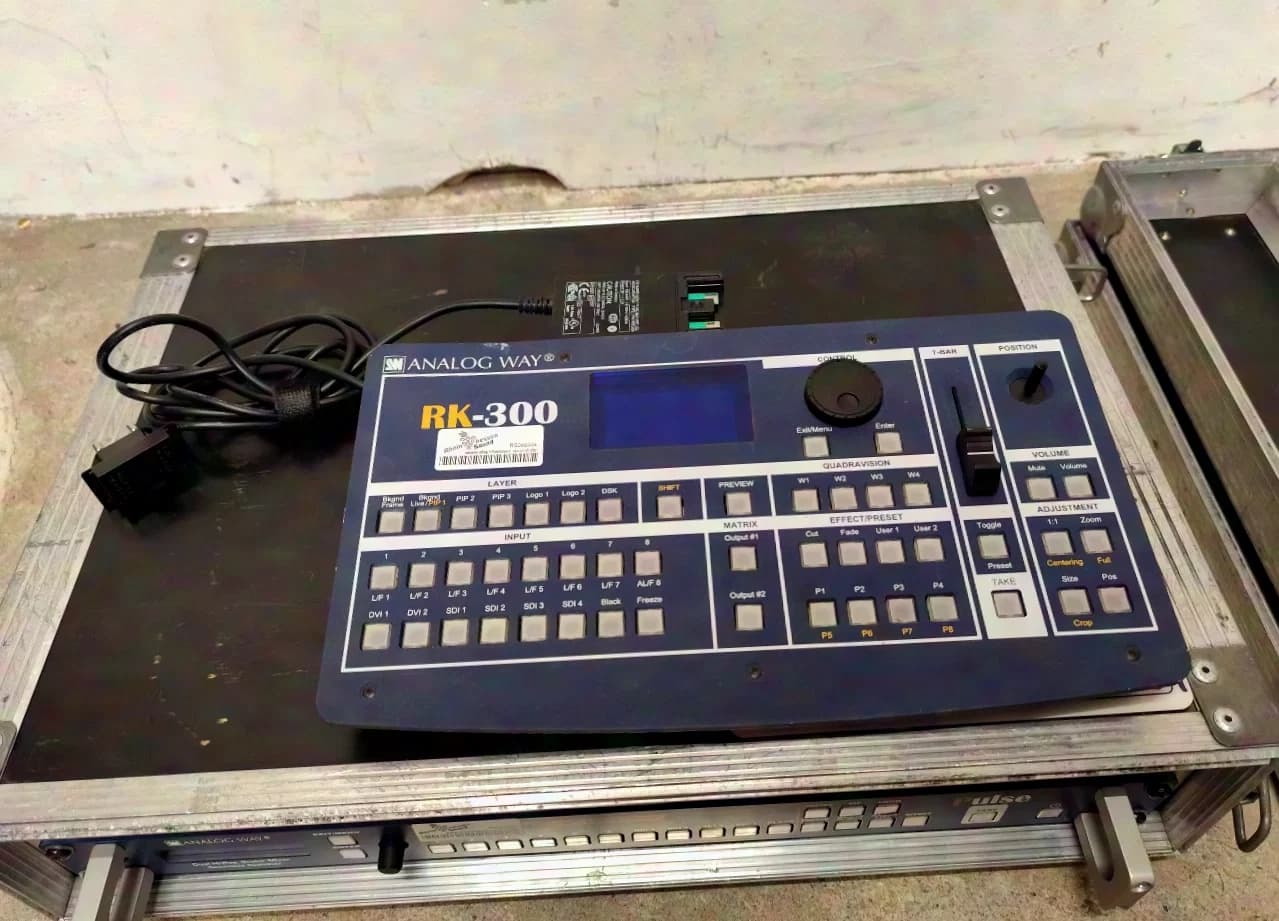Analog Way Pulse - PLS 300 + RK 300