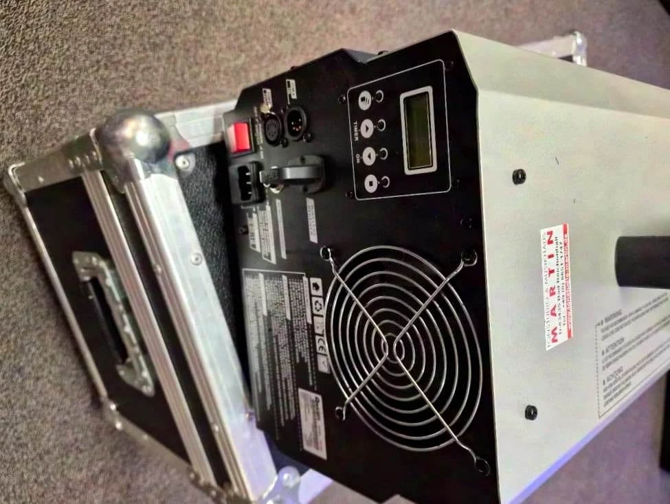 Antari HZ-350 Professional Compressor Hazer incl. Case, in very good condition.
