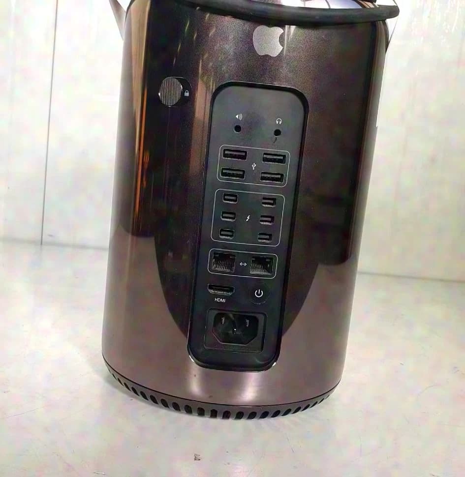 Apple Mac Pro - Intel Xeon 6-Core 3,5 GHz, 64 GB RAM, AMD FirePro D700 6 GB, 512 GB SSD - 2013 - RET1107
