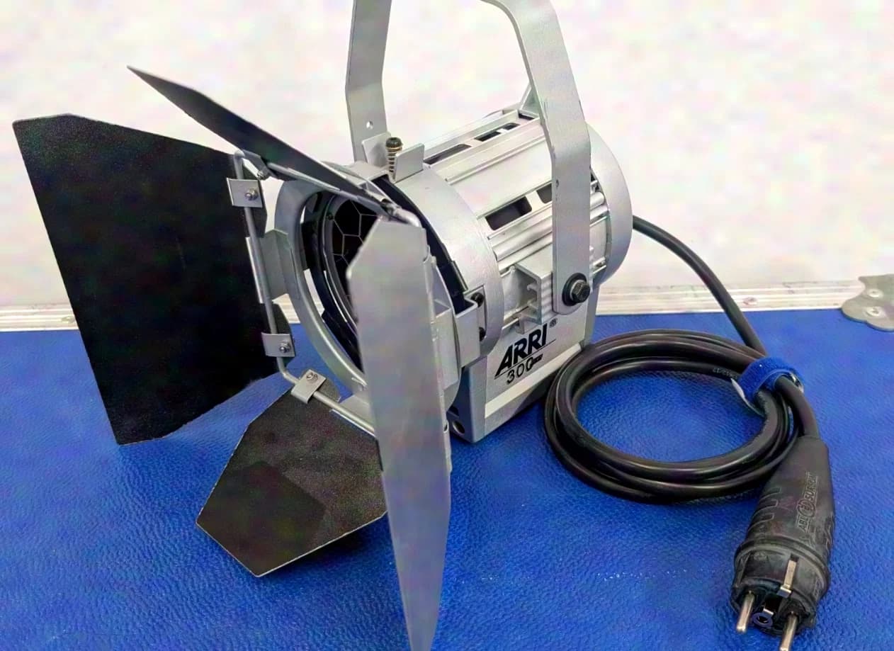 Arri Junior 300 Plus silver Fresnel lens