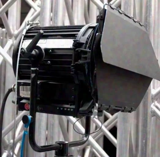 Arri Studio 1kW Tungsten incl. barndoor, manually operated, black