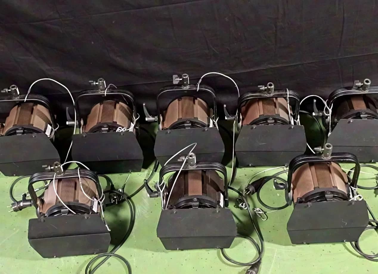Arri T1 black, Fresnel spotlight 1000 W - set of 8