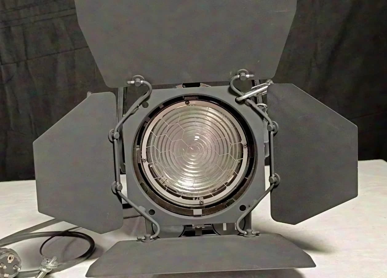 Arri T1 black, Fresnel spotlight 1000 W - set of 8