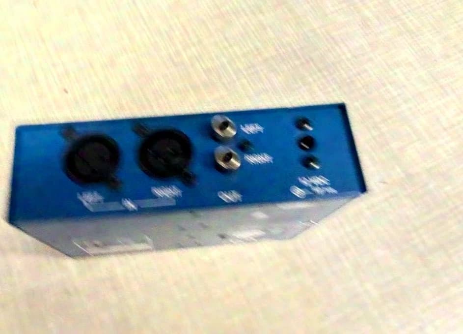 Australian Monitor GETDOWN Stereo Converter: Balanced Line-Level Audio Signal to Unbalanced Consumer-Level Signal 1 piece