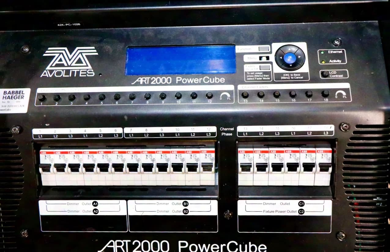 Avolites - ART 2000 - Powercube - in case