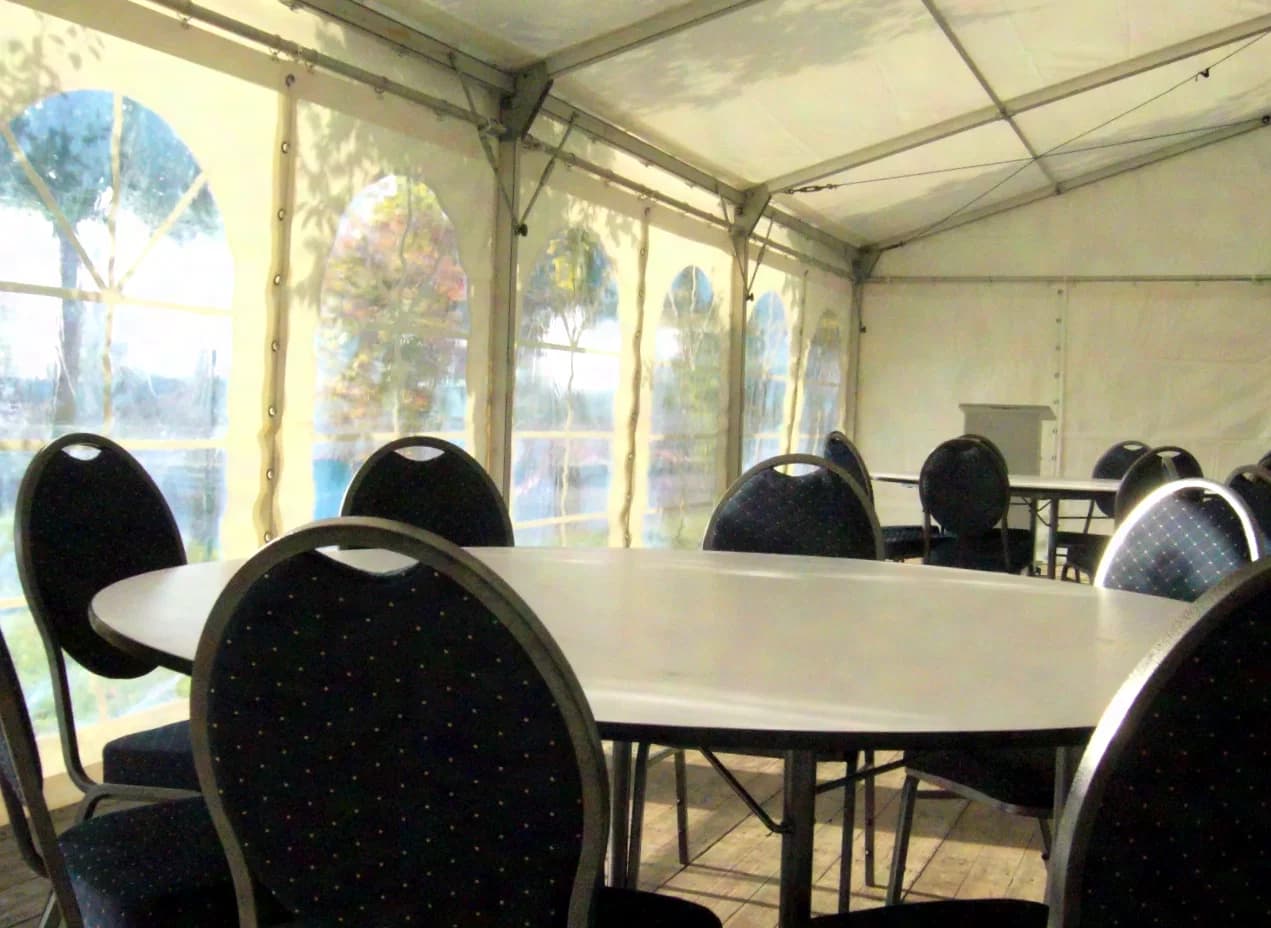 Round banquet tables 180 cm
