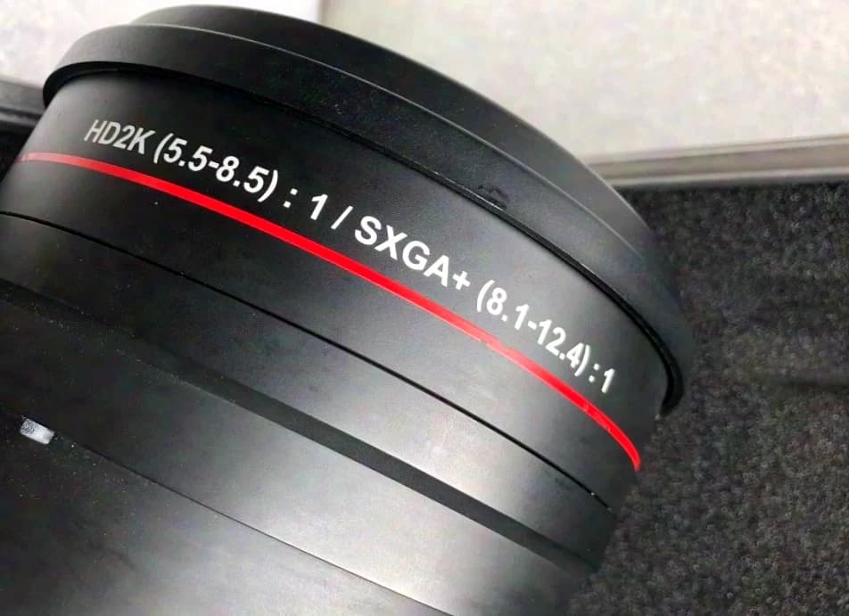 Barco XLD Lens 8.1-12.4 SXGA+ / 5.5-8.5 HD2K