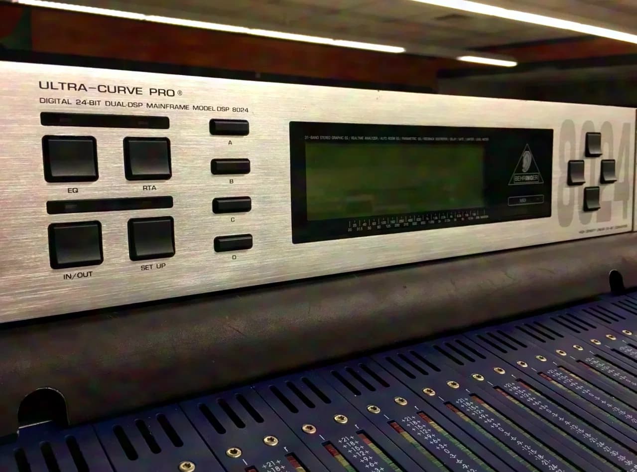 Behringer Ultracurve 8024