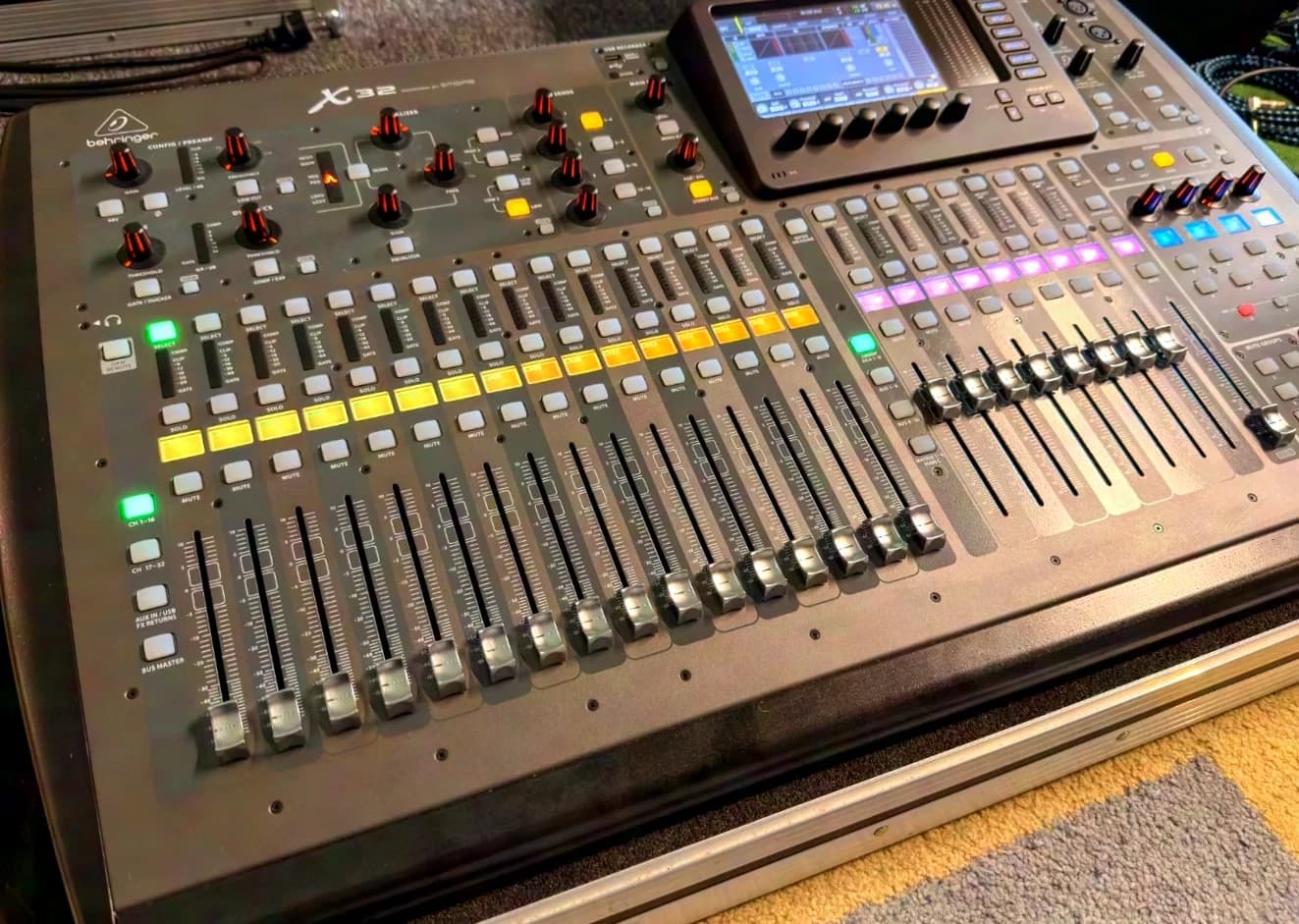 Behringer X32 Fullsize with accessories