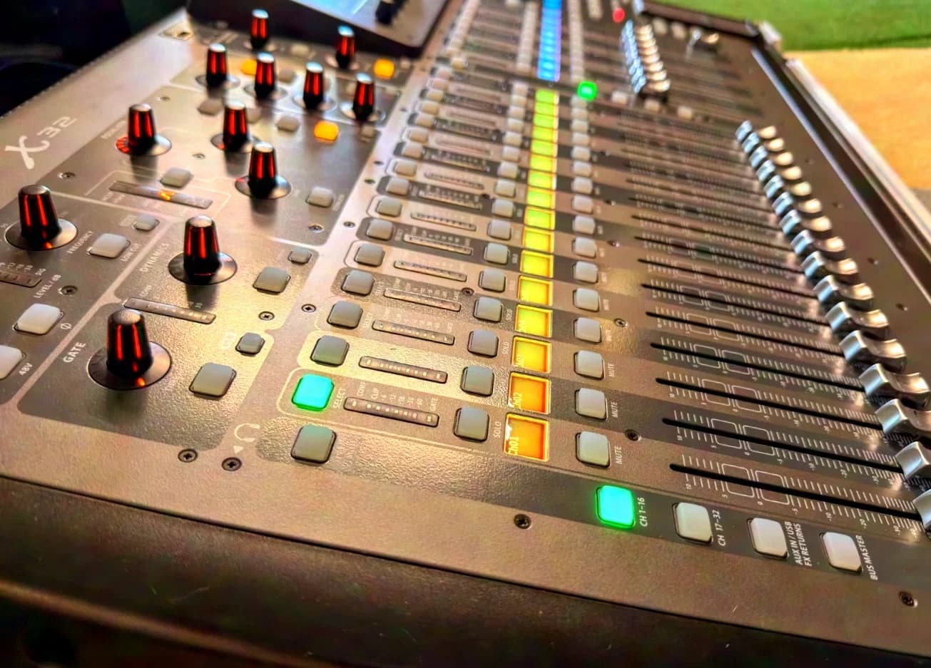 Behringer X32 Fullsize with accessories