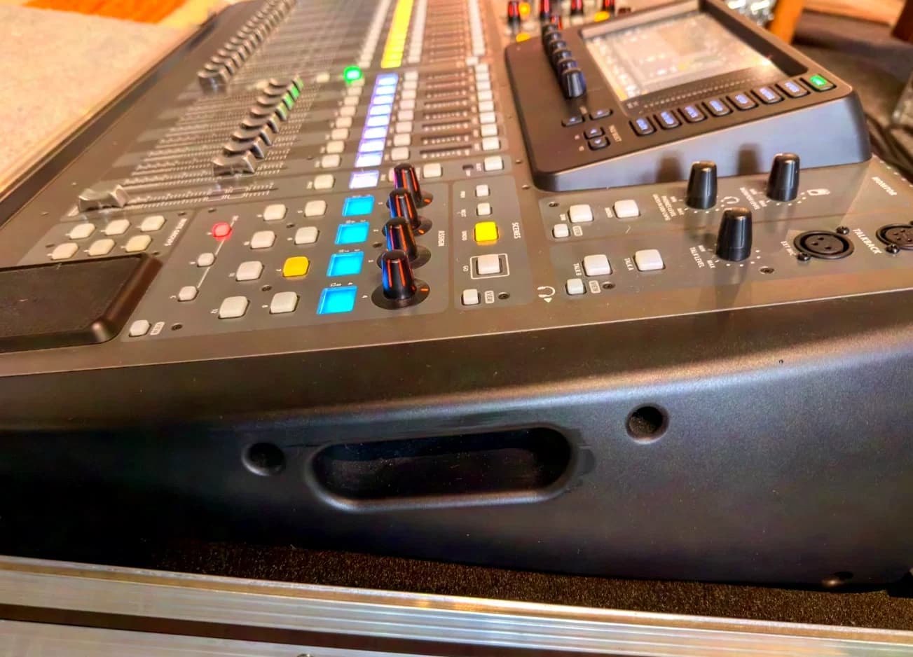 Behringer X32 Fullsize with accessories