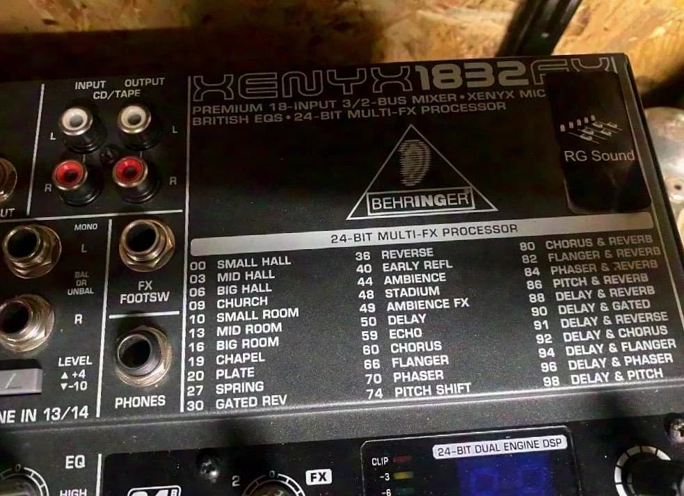 Behringer XENYX1832Fx