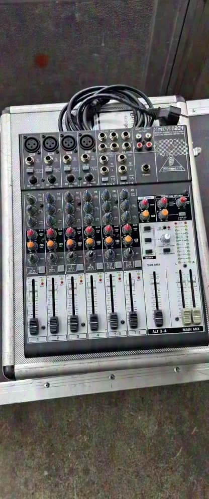 Behringer Xenyx 1204 Mixer incl. Case