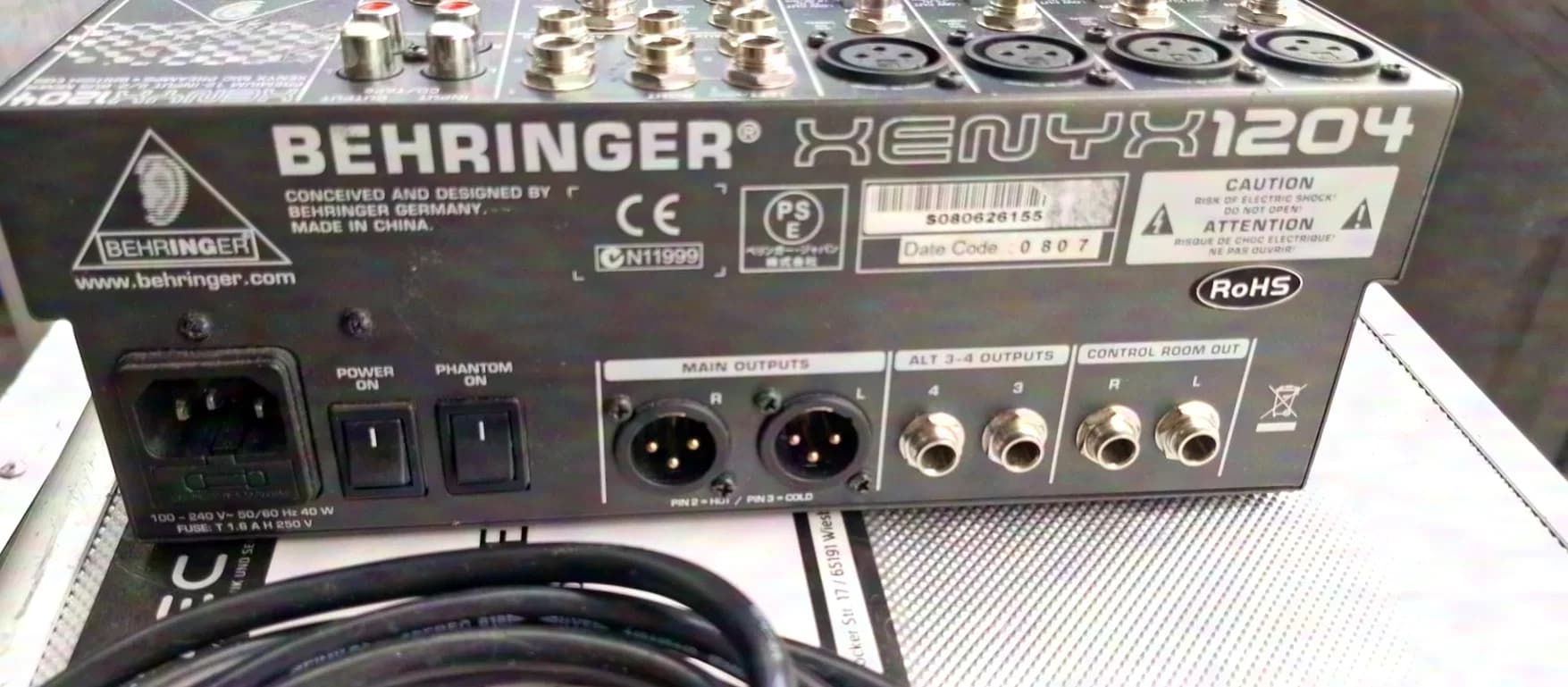 Behringer Xenyx 1204 Mixer incl. Case