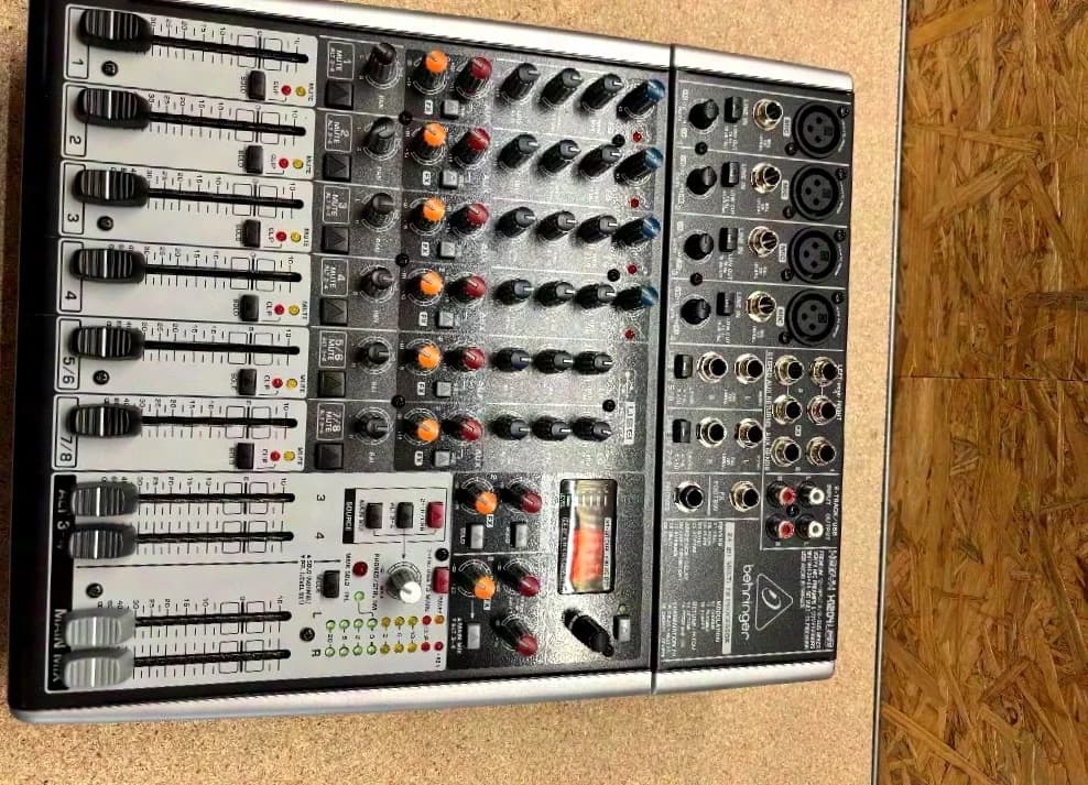 Behringer Xenyx x1204 USB Mixer