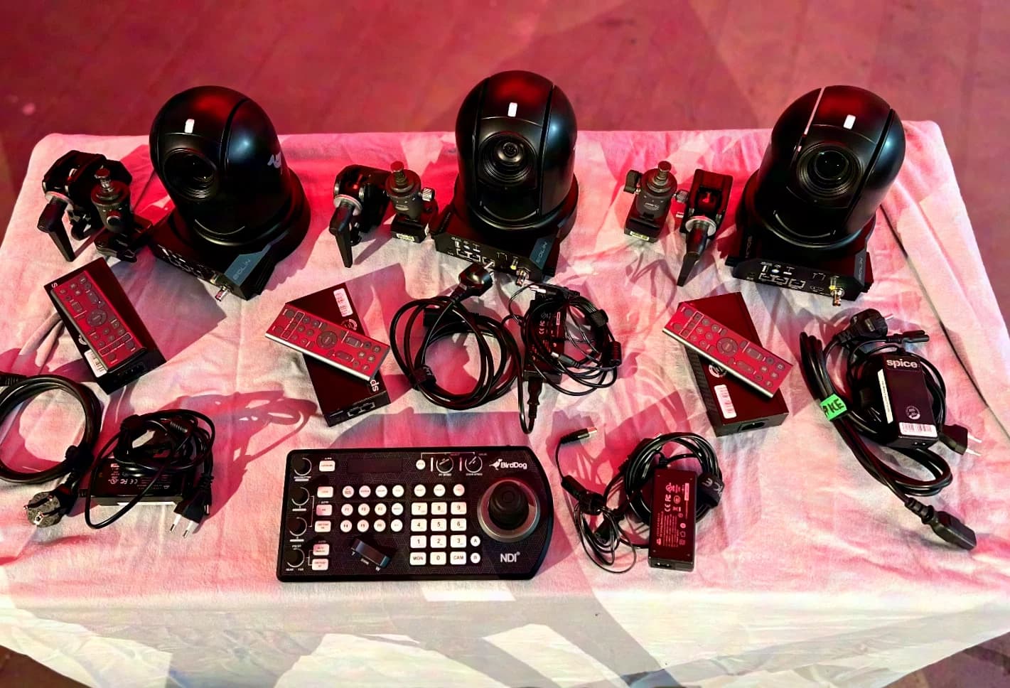 BirdDog PTZ Camera FullHD Eyes P200 incl. PTZ Keyboard