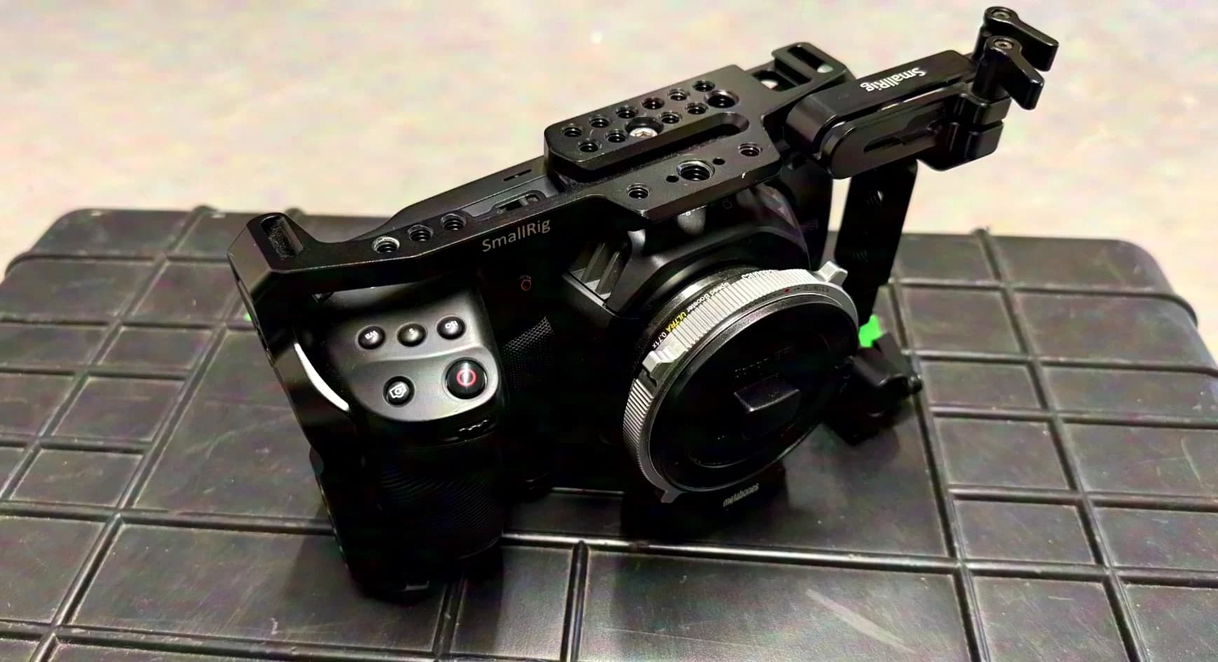 Blackmagic Desing Pocket Cinema Camera 4K Metabone Speedboster EF