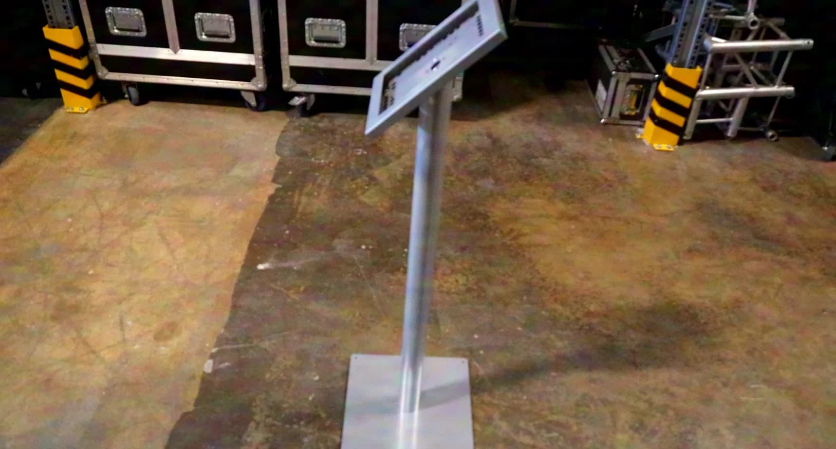 Bravour Deutschland GmbH -- Securo M floor stand for 9-11 inch tablets - grey