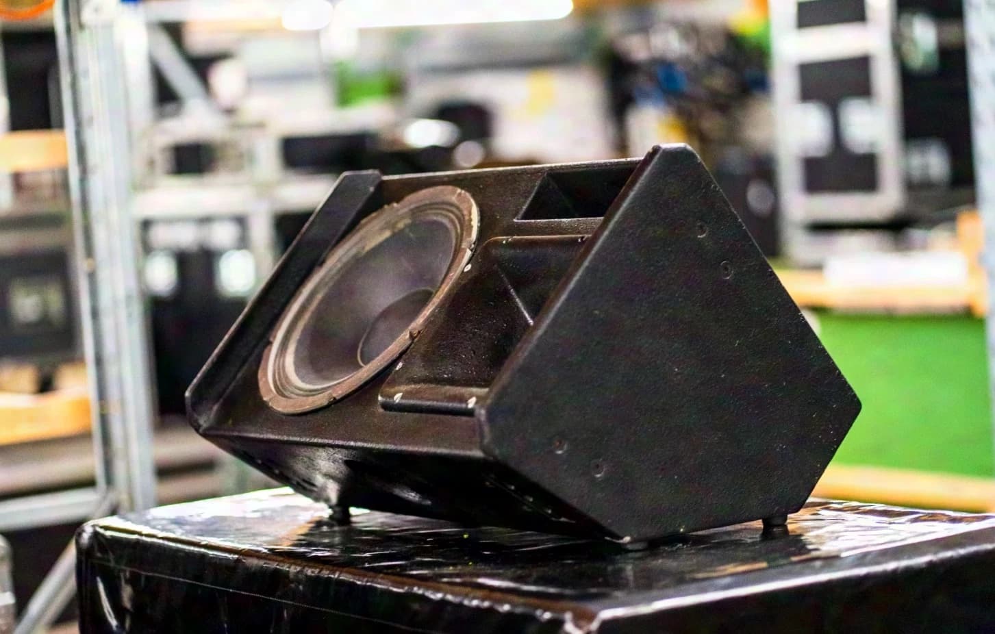 Passive stage monitors