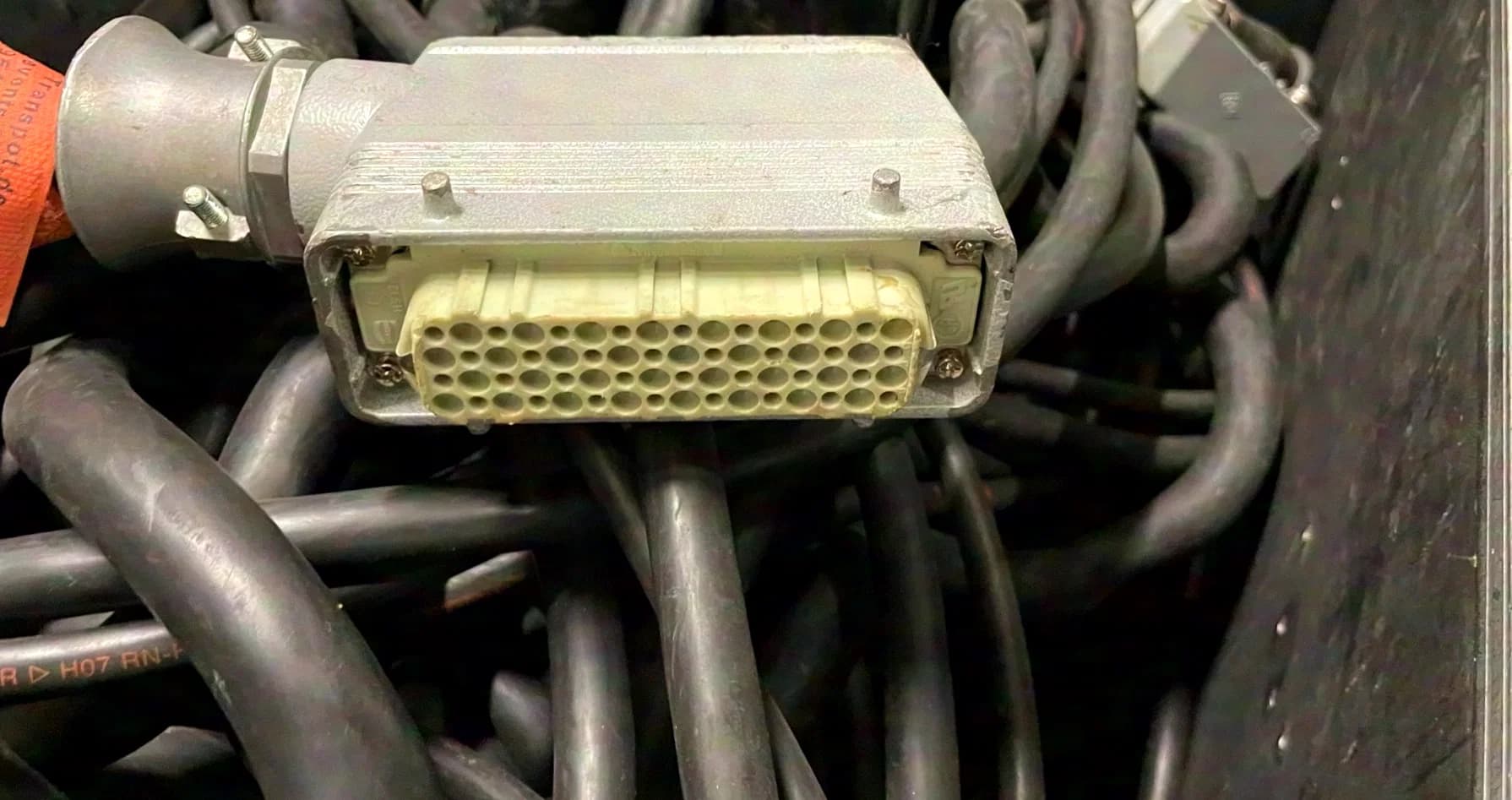 CAE Stagebox 32/12 with 50m Multicore Harting HAN-64B, HAN-40B and Console Split CPA Amptown