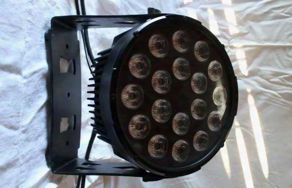 Cameo Cameo FLAT PRO 18 IP65 18 x 10 W FLAT LED Outdoor Spotlight