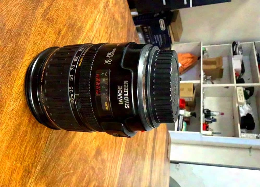 Canon Canon EF 28–135 mm f/3.5–5.6 IS USM lens